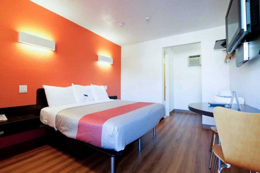 1 King Bed  Mobility Accessible Tub Nsmk - foto 3