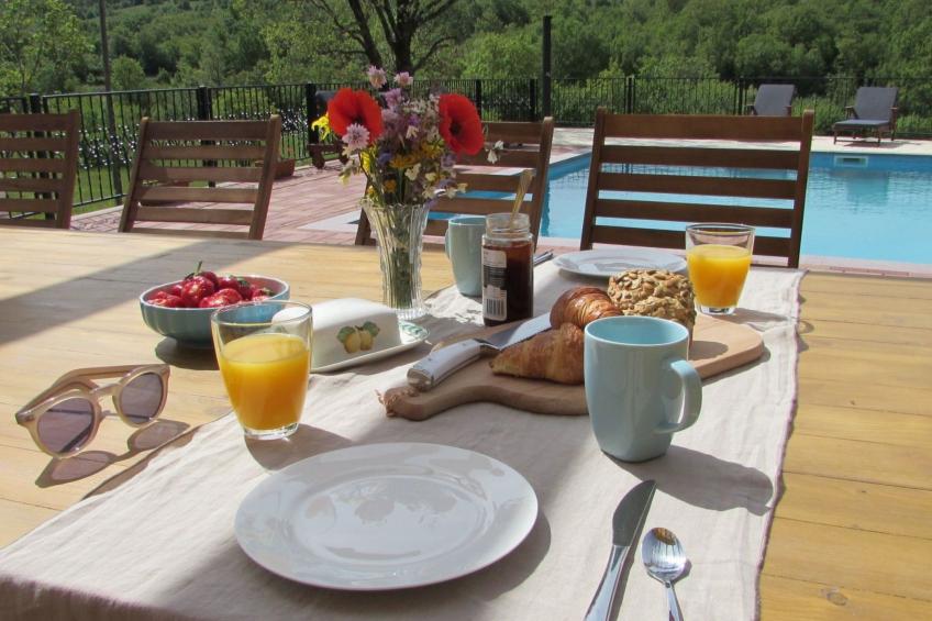 Alleinstehendes Ferienhaus mit Swimmingpool - foto 2