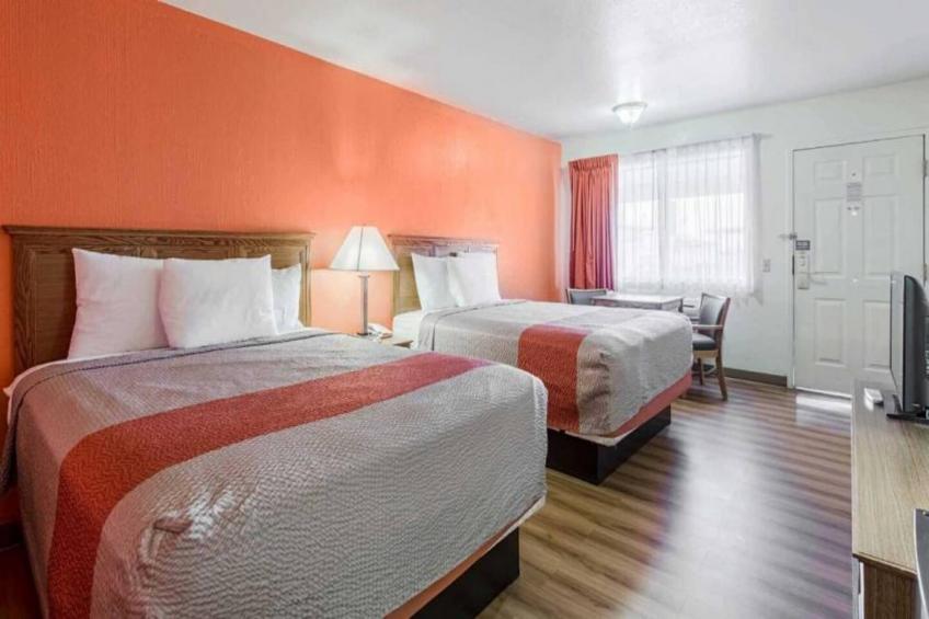 2 Queen Beds  Non-Smoking Micfridge - foto 7