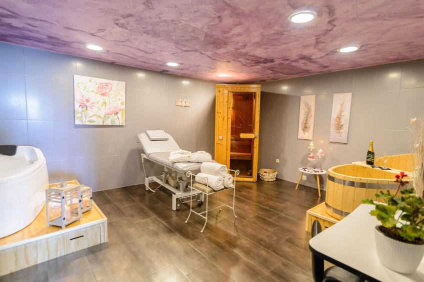 Spa-Spielzimmer mit Außen-Whirlpool und Schwimmbad - foto 24