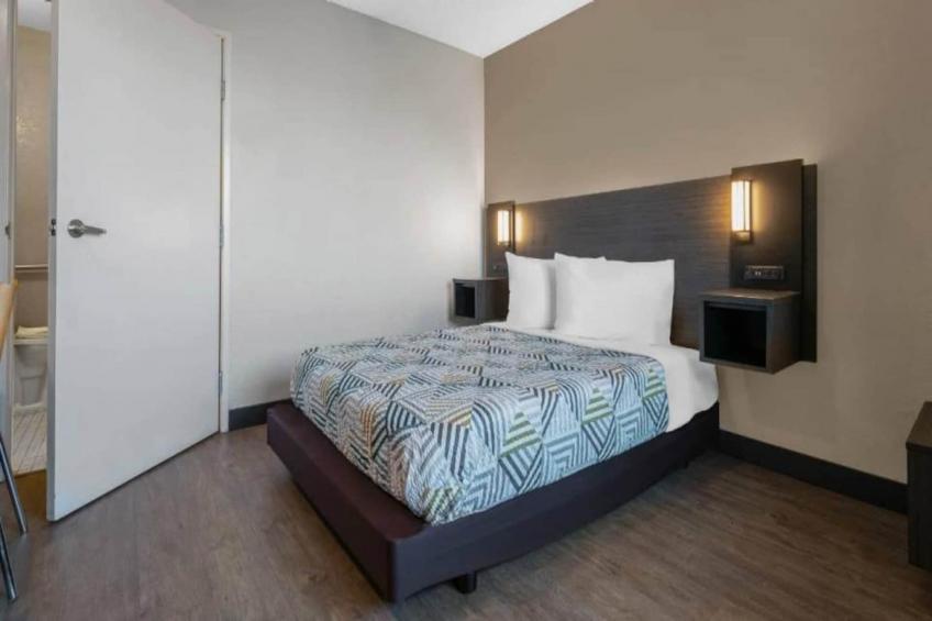 1 Queen Bed  Smoking - foto 10