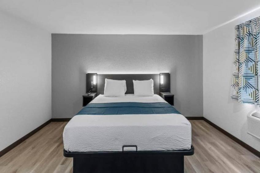 1 Queen Bed  Mobil Access Tub Nsmk Micfridg - foto 10