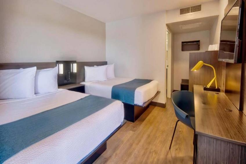 1 Queen Bed  Micfridge - foto 9