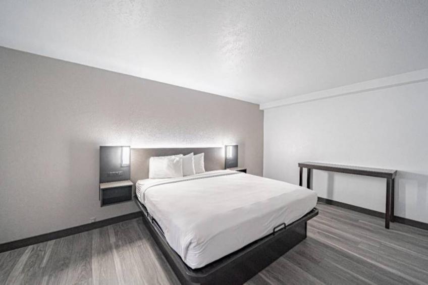 1 King Bed  Non-Smoking Kitchen - foto 30