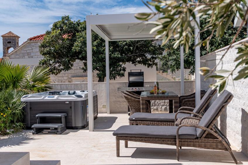 Suartini Viganj mit einem Jakuzzi - foto 17