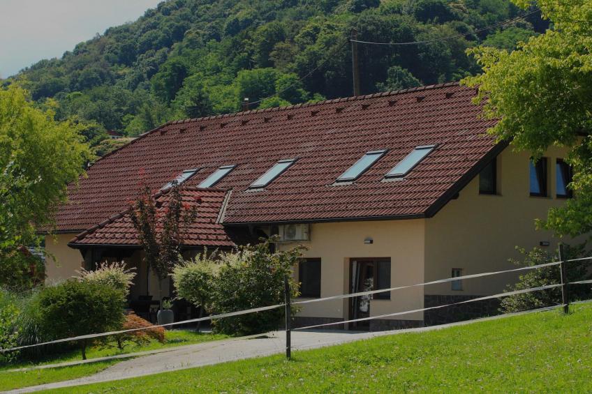 Zevnik Quiet Retreat with Stunning Views and Equestrian Activities - Triple Room with Private  Bathroom - foto 6