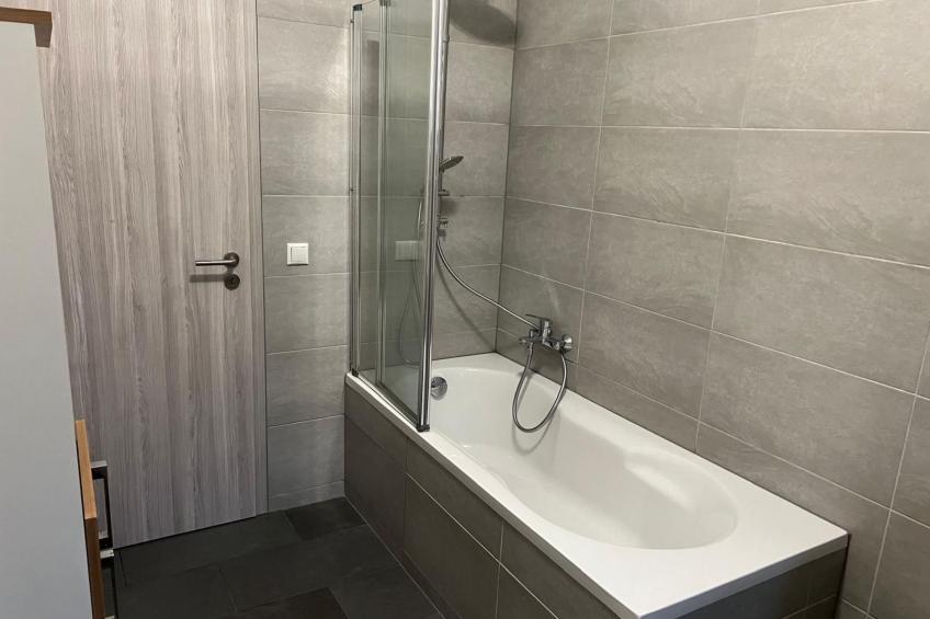 Große, möblierte Wohnung mit Garten - foto 12