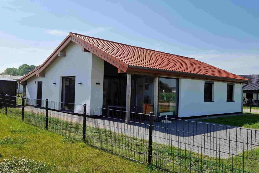 G1 Eingezäuntes Haus mit Kamin in Eckwarderhörne