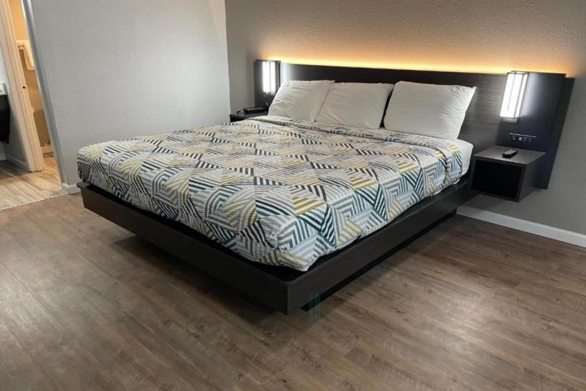 1 King Bed  Smoking Kitchen - foto 7