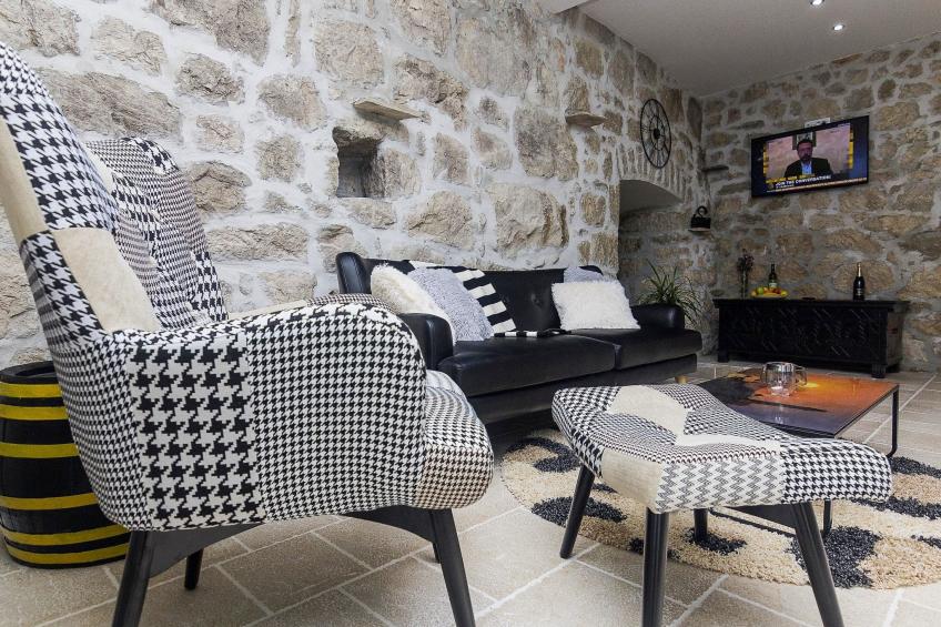 Schönes Steinhaus mit beheiztem Pool, Terrasse mit Meerblicl in ruhige Lage - foto 21