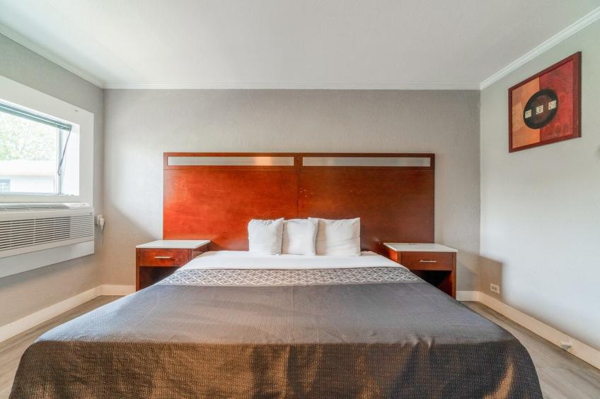 King Bed Non-Smoking - foto 19