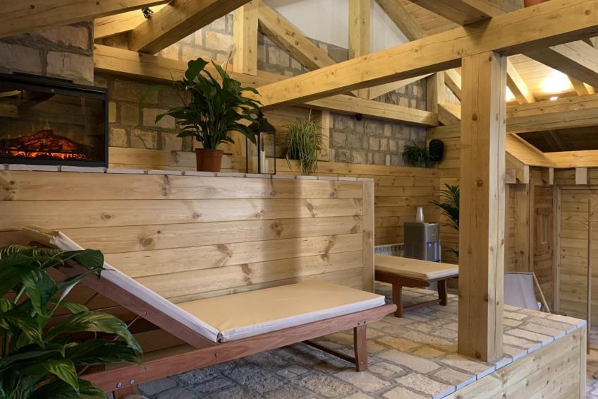 Die Ski-Suite hat ein Schlafzimmer und ein kleines Wohnzimmer ohne Küche. - foto 52