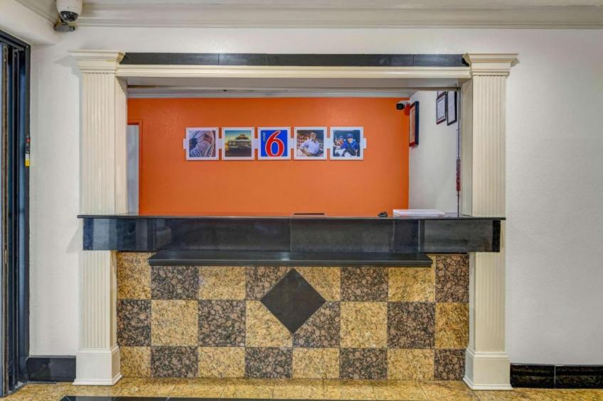1 King Bed  Non-Smoking Hot Tub - foto 10