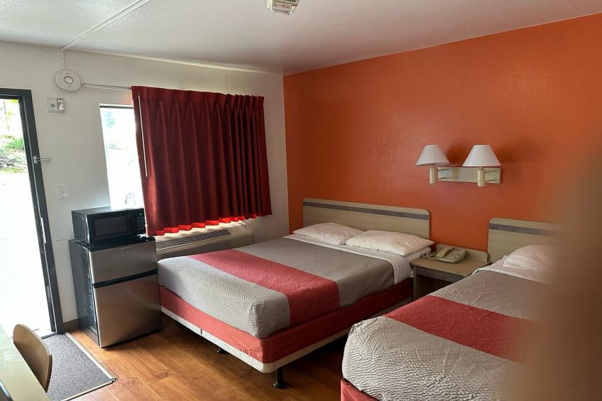 2 Full Beds with Refrigerator - foto 12