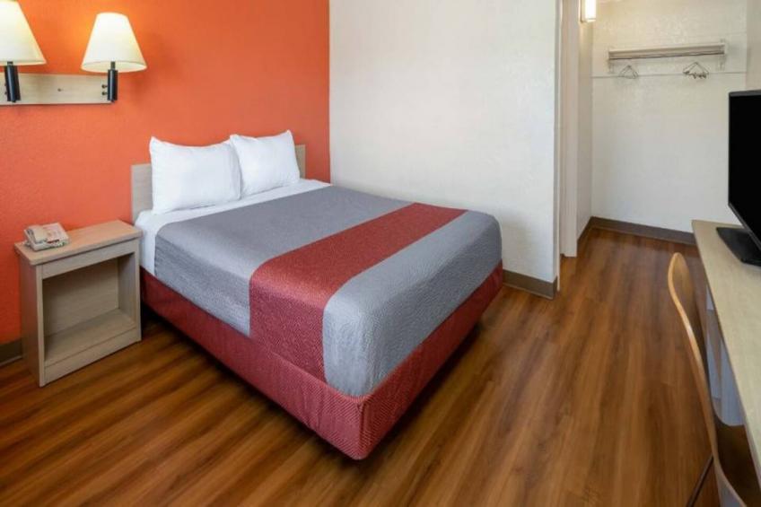 1 FULL BED  ADA/RI SHOWER - foto 5