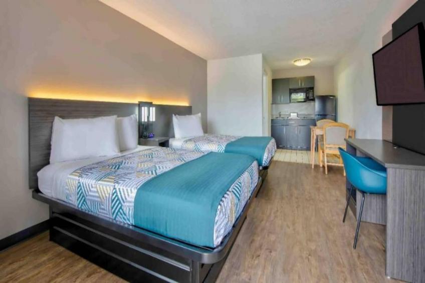 2 Full Beds  Smoking