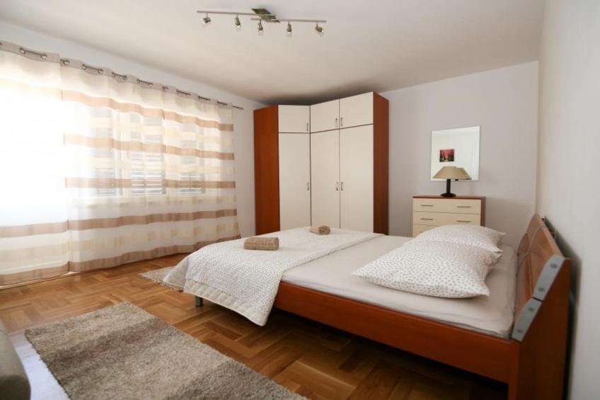 Spacious Beachfront Apartment Ciovo - Four Bedroom Apartment with Sea View - foto 6