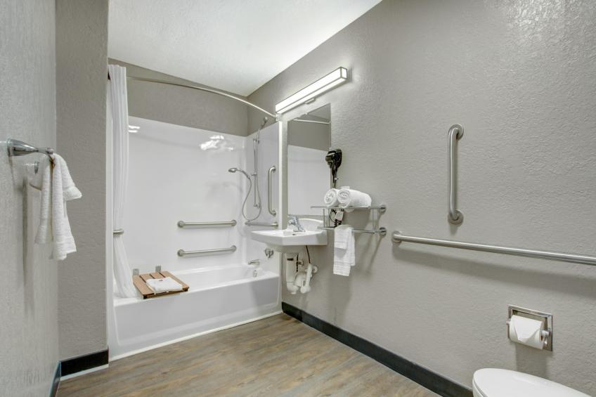 1 Queen Bed  Mobil Access Tub Nsmk Micfridg - foto 14
