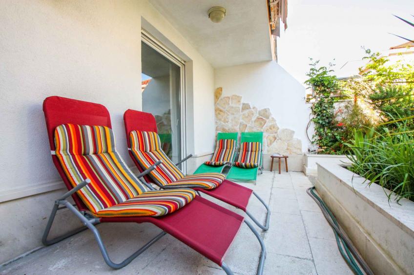 Vakantiewoning Duplex appartement met eigen tuin en garage - VW-XF8FH - foto 9