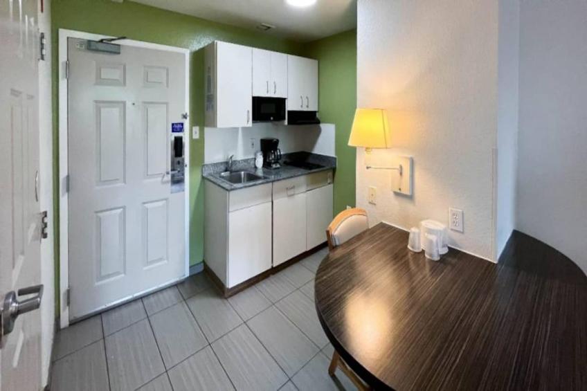 2 Full Beds  Non-Smoking Kitchen - foto 7