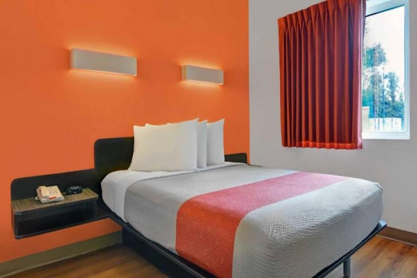 1 Full Bed  ADA/Tub - foto 17