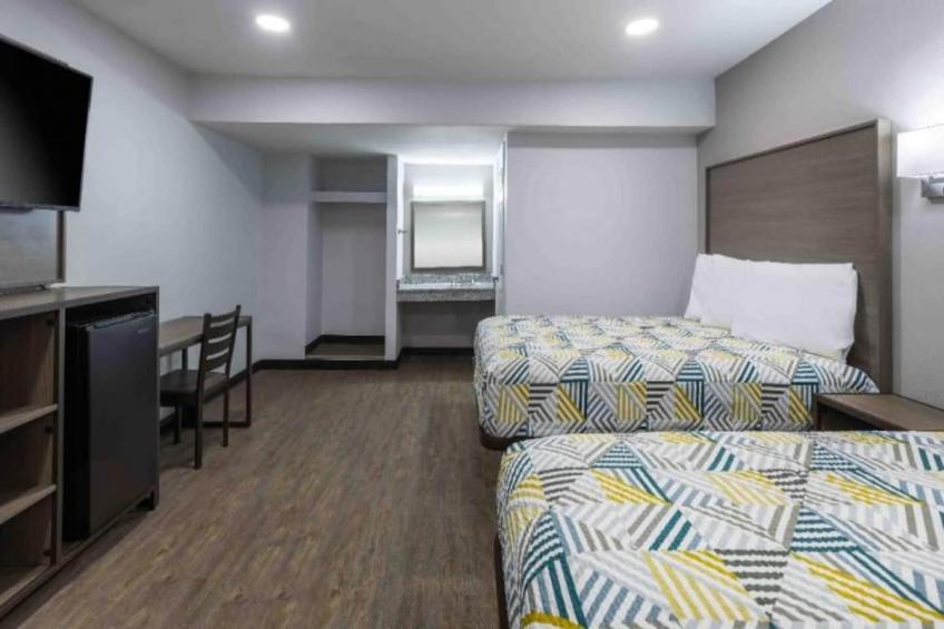 2 Queen Beds  Suite Non-Smoking Kitchen - foto 2