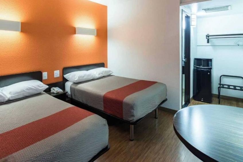 2 Full Beds  Non-smoking - foto 15