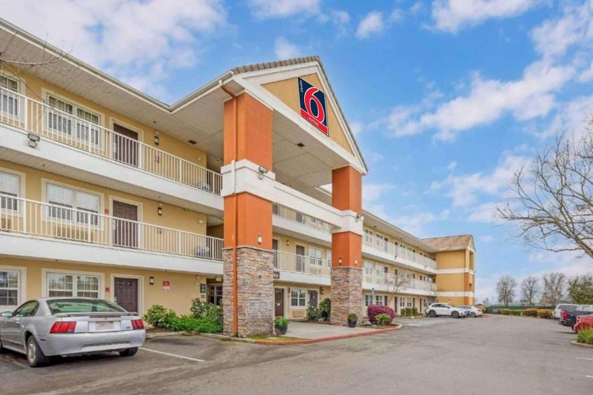 1 Queen Bed | Non-Smoking, Kitchen - foto 8