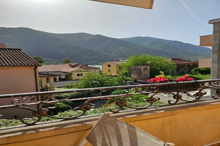 Chic & Sleek Apartments in Kotor - Deluxe Top Floor Apartment with Balcony and Sea View (6) - foto 2