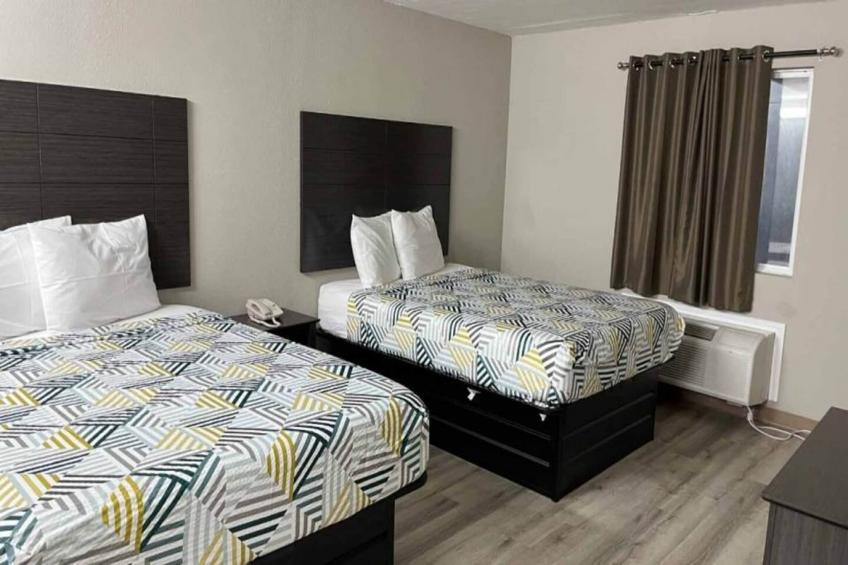 2 Queen Beds  Mobil Access Tub Nsmk Micfridg - foto 11