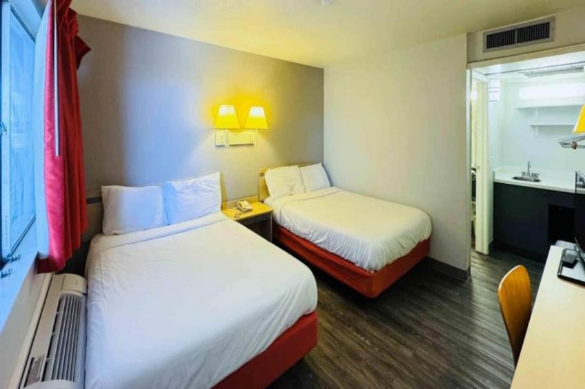 2 Full Beds  Suite Non-Smoking Kitchen - foto 2