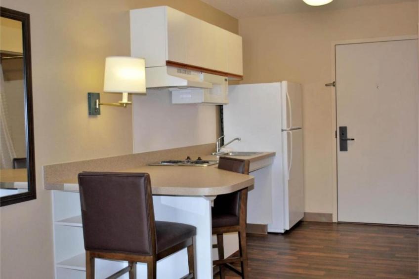 1 King Bed  Non-Smoking Kitchen - foto 8