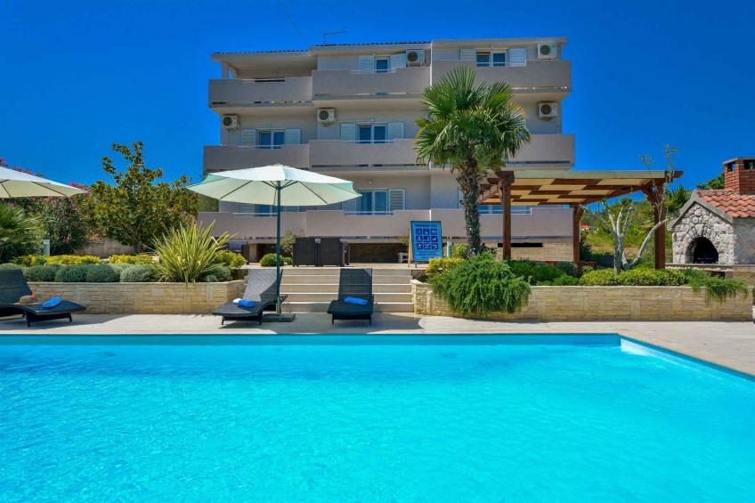 Ferienwohnung mit Pool und Klimaanlage - BF-XZNMX