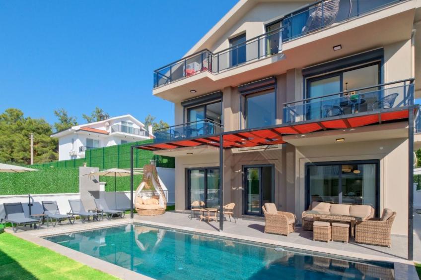 Große Villa in Fethiye Ausserhalb im grünen