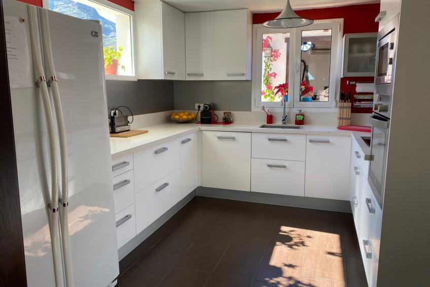 Haus mit beheiztem Schwimmbad, Berg- und Meerblick - foto 10