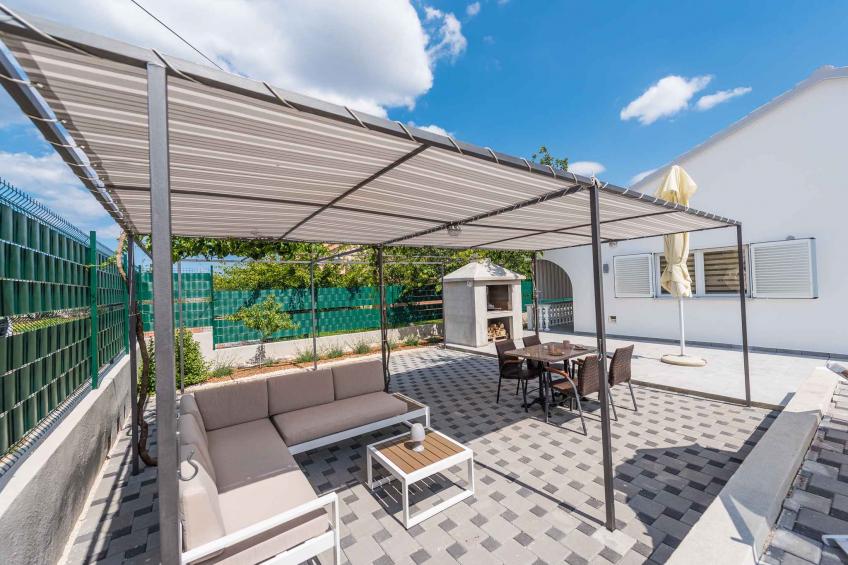 Holiday house overlooking the courtyard and pool - BF-DGHZC - foto 19