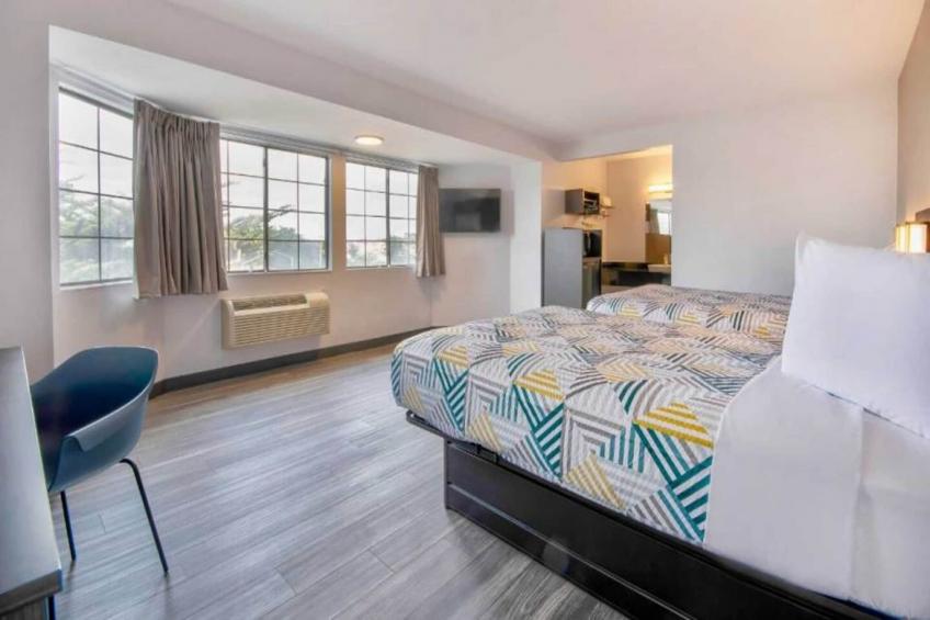 2 Queen Beds  ADA/Tub/Premium/Micfridge - foto 12