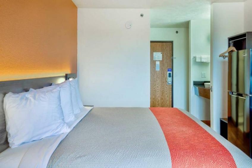 3 Queen Beds  Non-Smoking Micfridge - foto 38