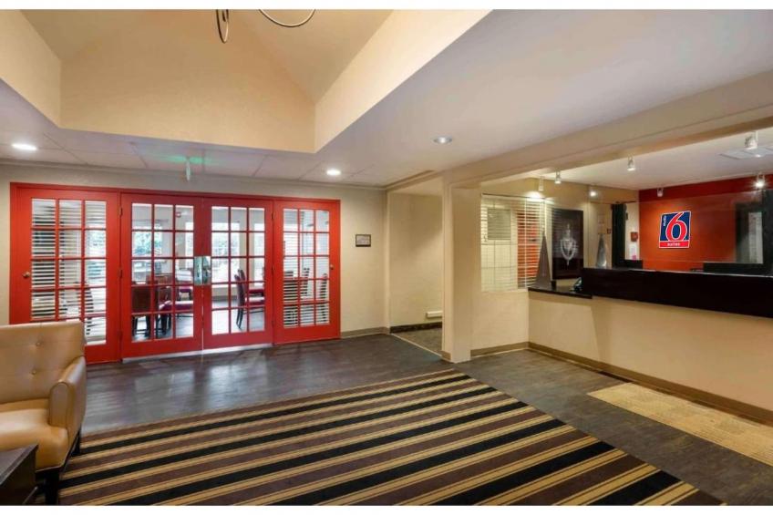 1 King Bed | Hearing Accessible, Kitchen - foto 46