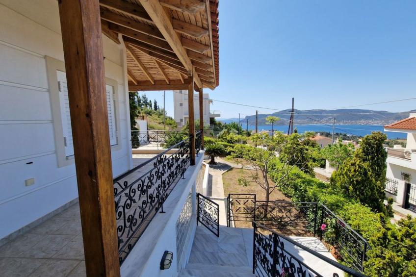 Vollständig umschlossene und großzügig angelegte dreistöckige Ferienvilla mit f - foto 44