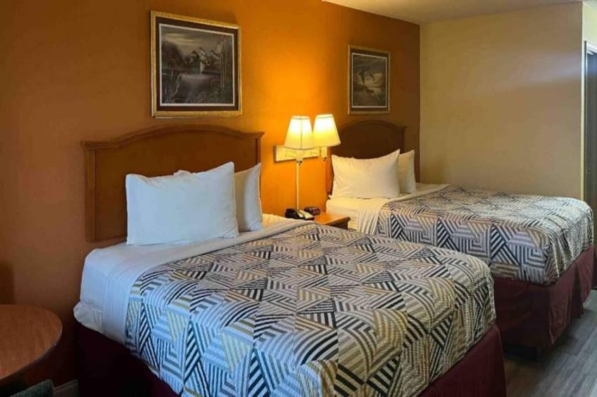 2 Queen Beds  Non-Smoking Micfridge - foto 5