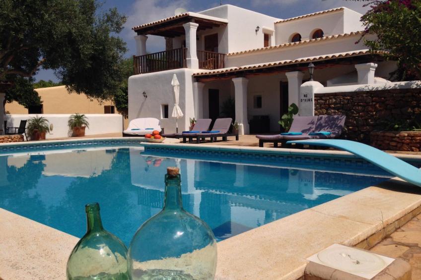 Renoviertes Ferienhaus in Sant Carles De Peralta mit Eigenem Pool