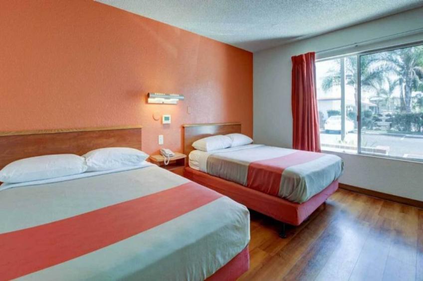 2 QUEEN BEDS - foto 7