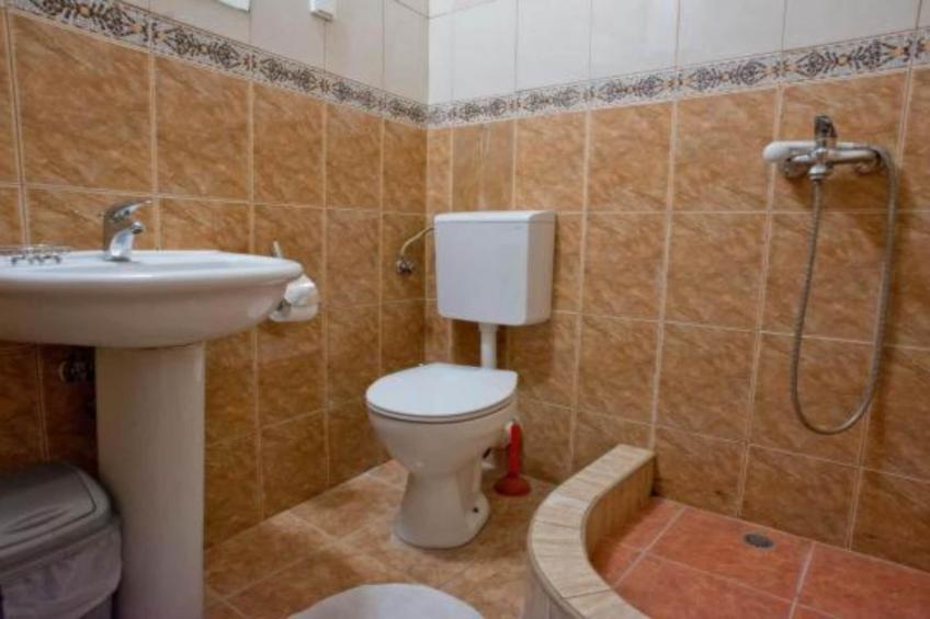 Quaint & Affordable Stay in Budva Traditional Stone House - Family Room 2 - foto 16