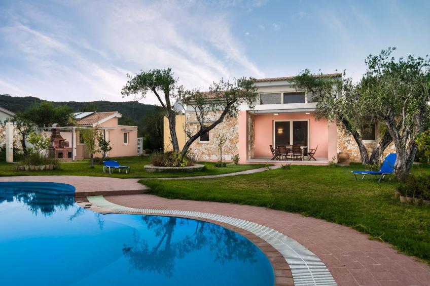 Villa Thalassa mit Schwimmbad und Garten