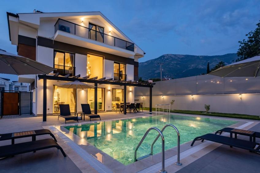 Villa in Ölüdeniz mit Kinderpool