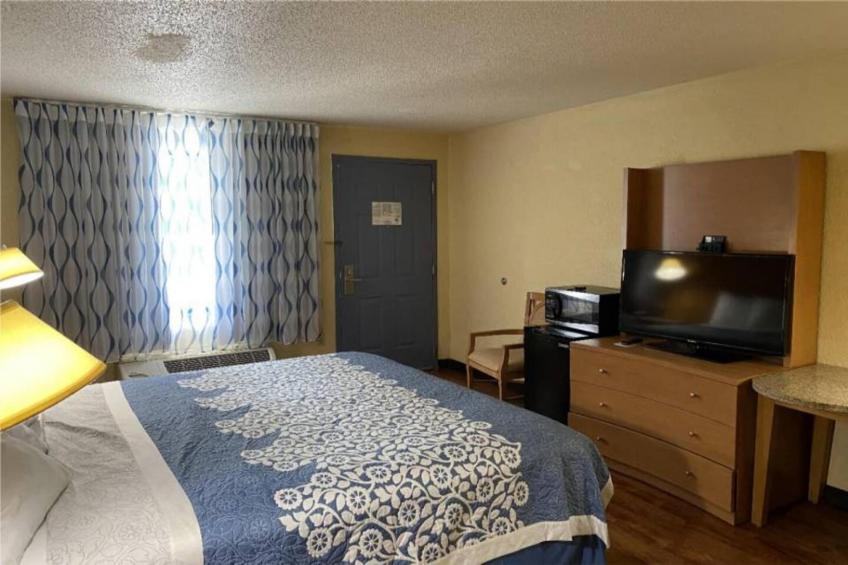 1 King Bed  Non-Smoking - foto 17