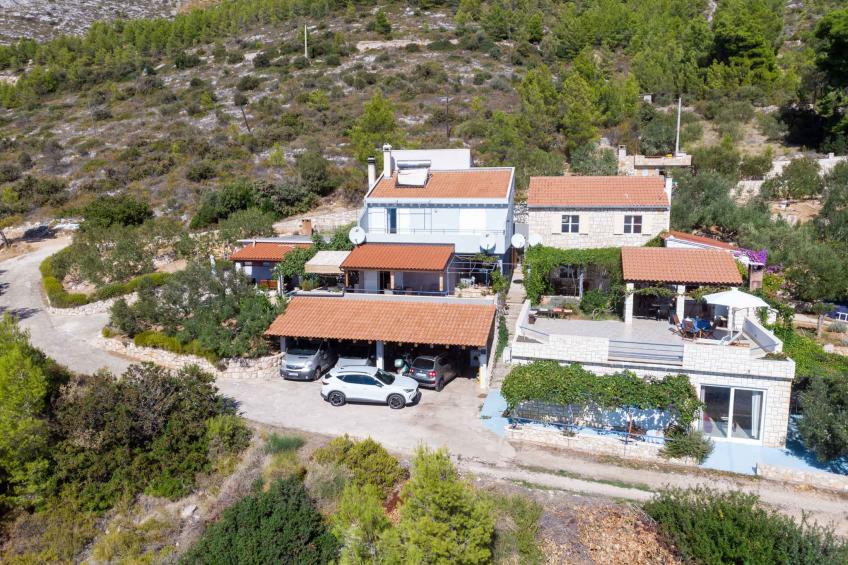 Holiday apartment with air conditioning, terrace and sea view in Ivan Dolac - BF-KFMYF