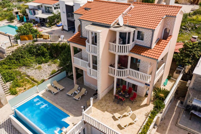 Vakantiewoning met balkon, zwembad en barbecue - VW-BCRHG - foto 15