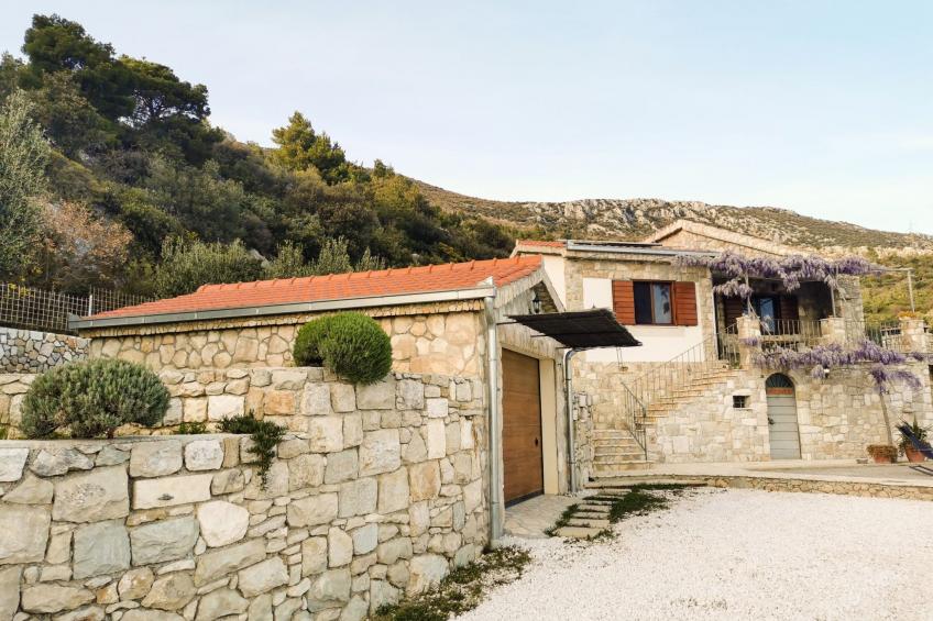 in Kaštel Lukšić mit großer Terrasse und Bergblick - foto 48